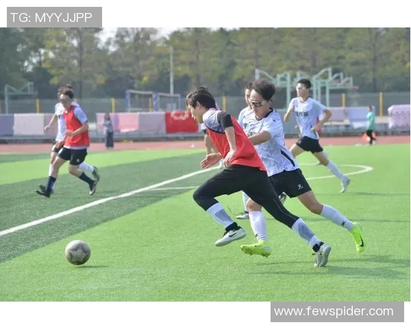 赛后分析:上海足球队与西安足球队的表现与状态对比探讨